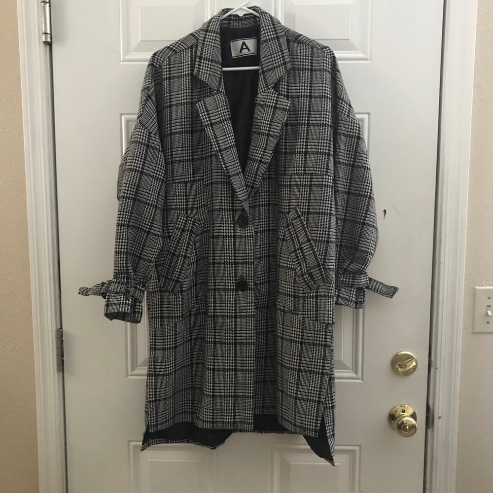 Plaid pattern coat